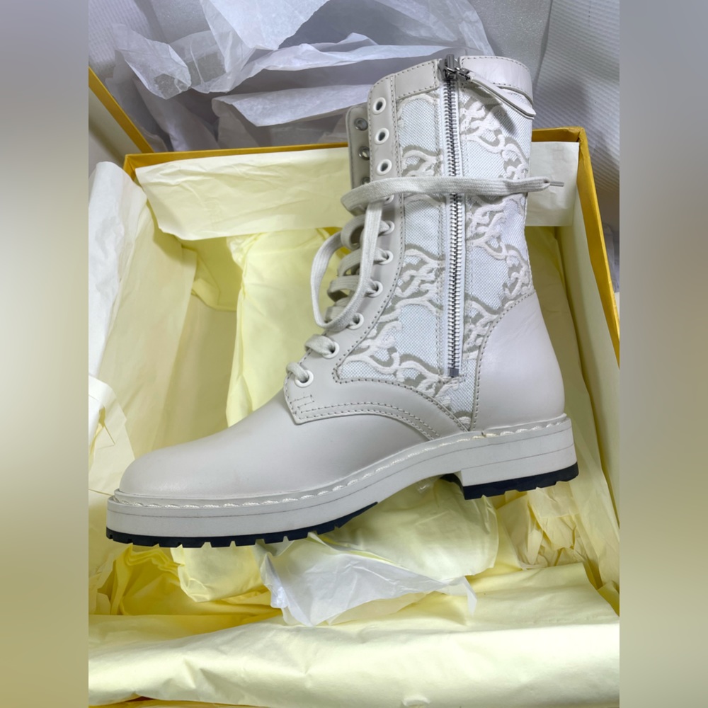 Fendi Karligraphy Cream Combat Boots. NWB.Minor Flaws. - Picture 6 of 17